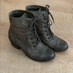 Roxy boots size 6